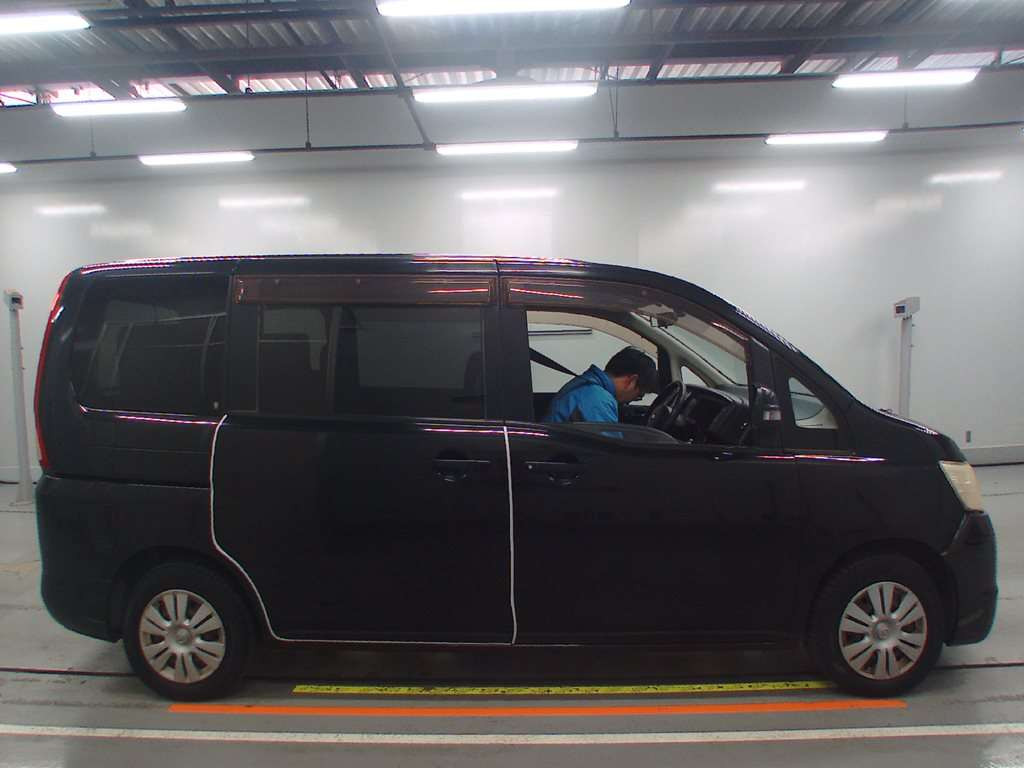 2008 Nissan Serena C25[2]