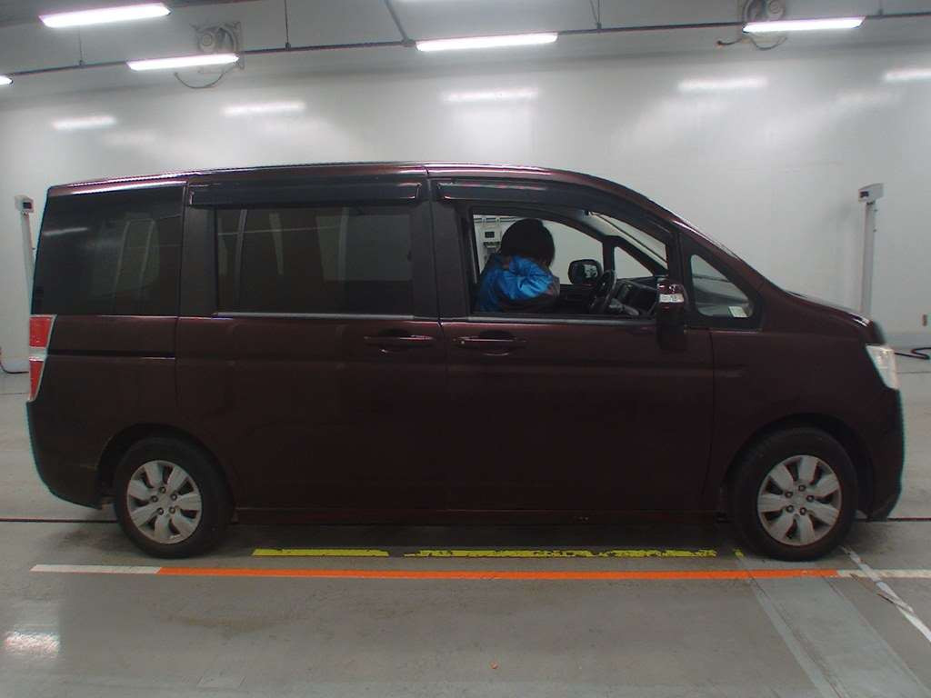 2009 Honda Step WGN RK1[2]