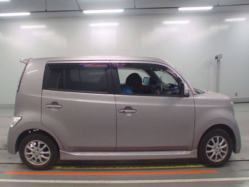 2010 Toyota bB QNC20[2]