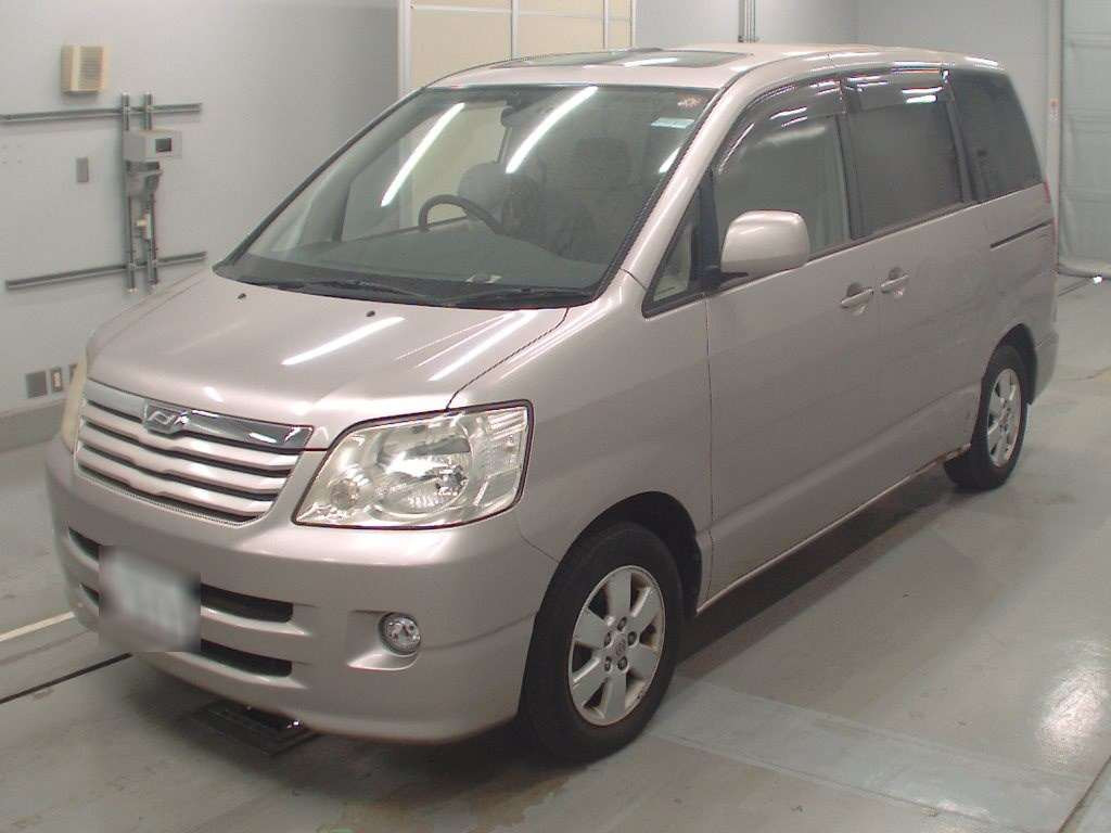 2002 Toyota Noah AZR60G[0]