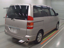 2002 Toyota Noah