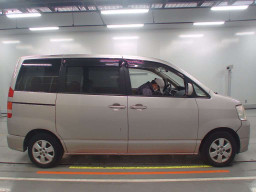 2002 Toyota Noah