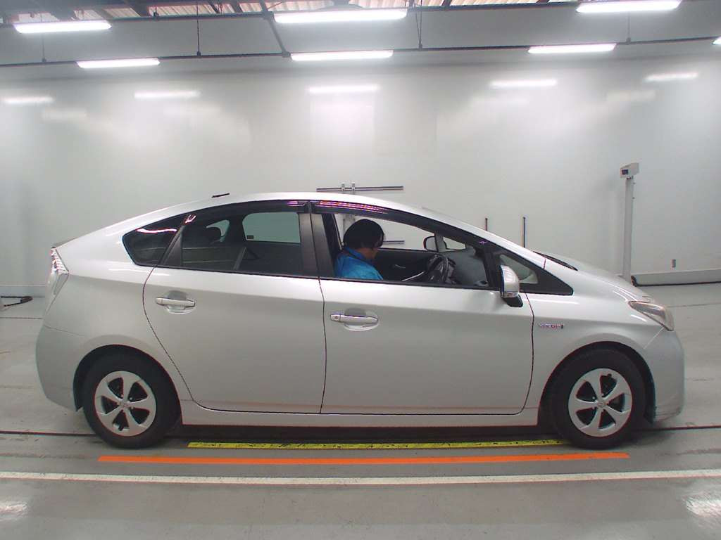 2012 Toyota Prius ZVW30[2]