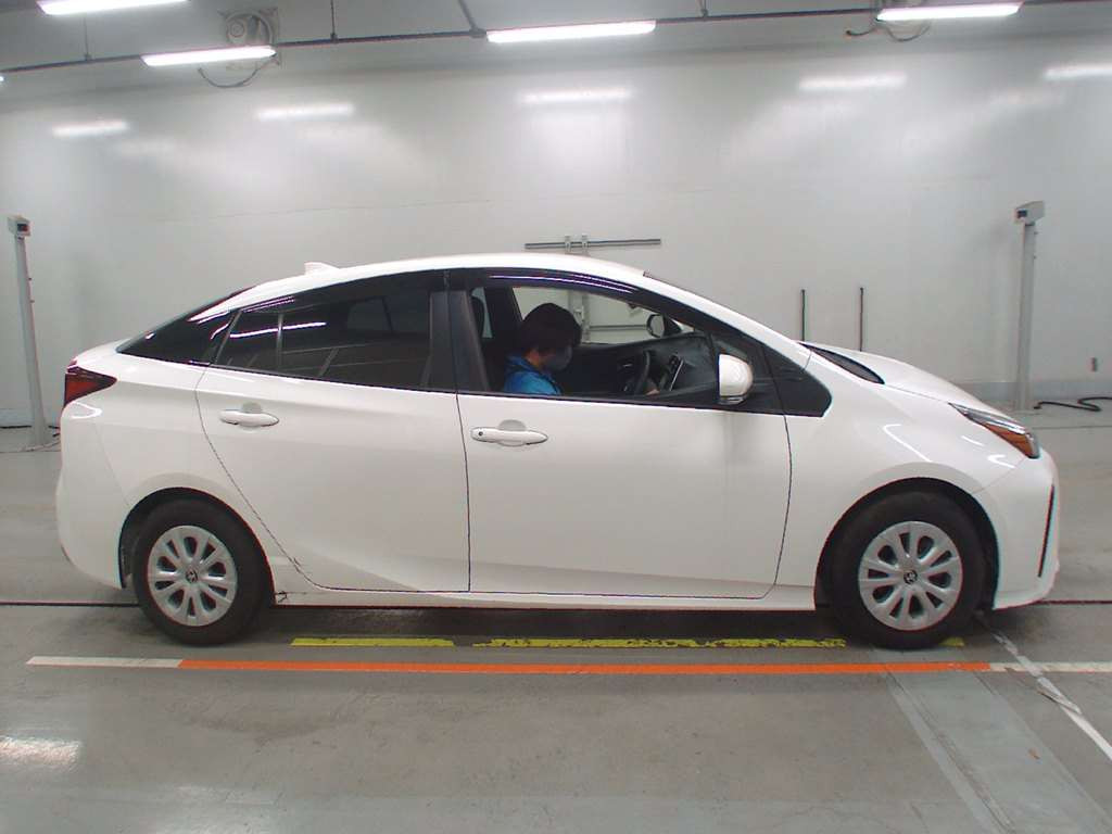 2021 Toyota Prius ZVW51[2]