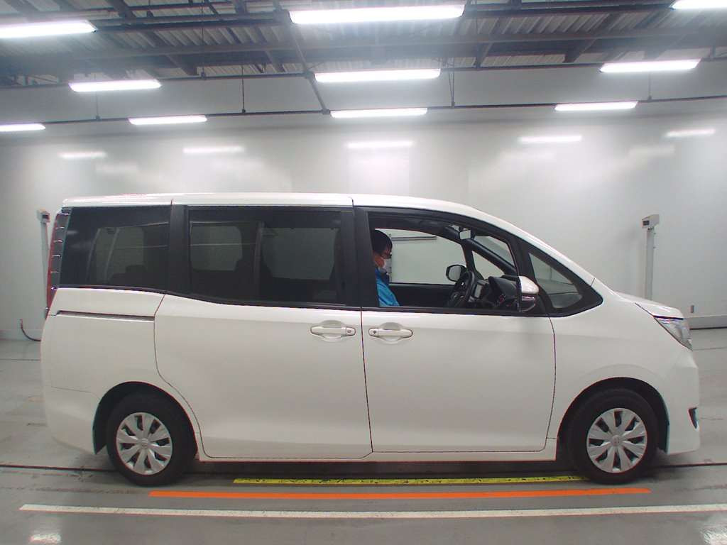 2019 Toyota Noah ZRR80G[2]