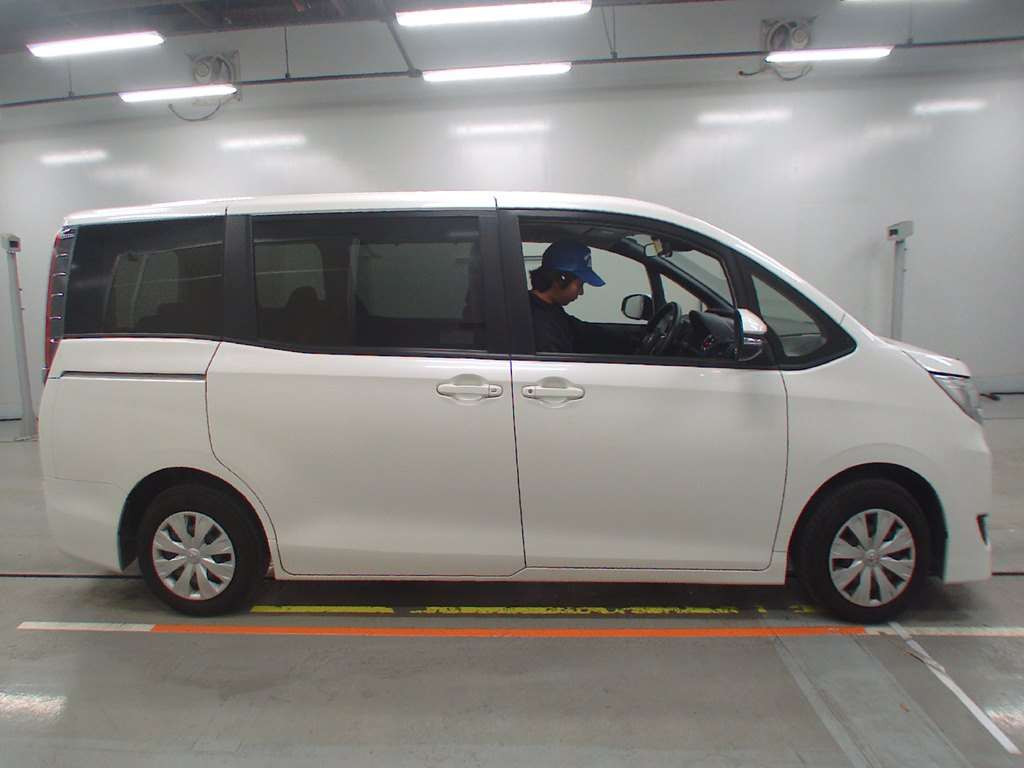 2019 Toyota Noah ZRR80G[2]