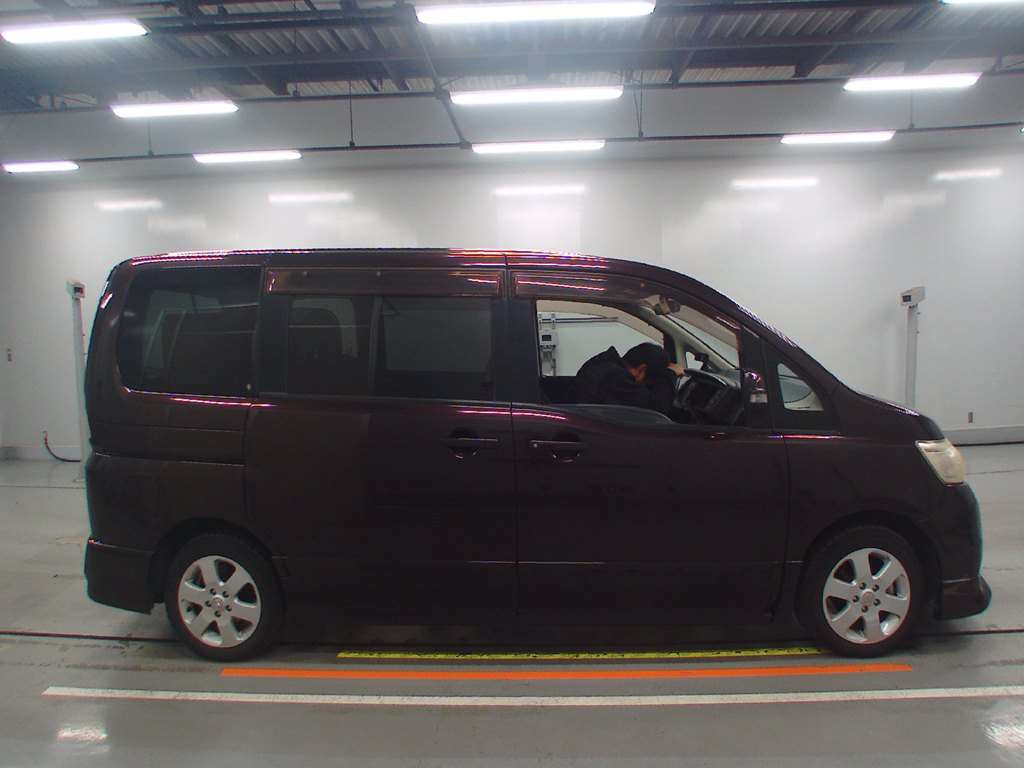 2010 Nissan Serena CC25[2]