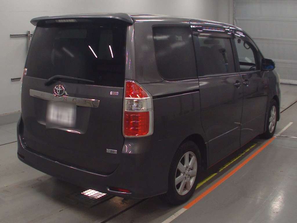 2009 Toyota Noah ZRR70W[1]