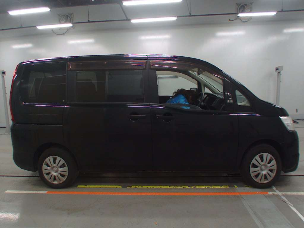 2009 Nissan Serena C25[2]