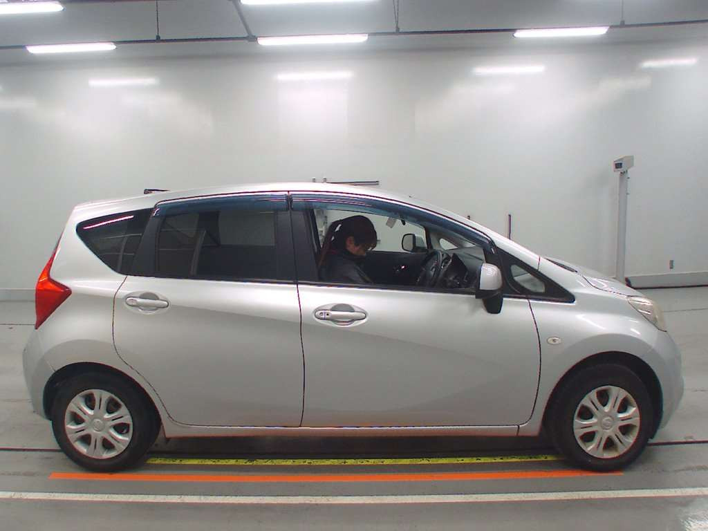 2012 Nissan Note E12[2]