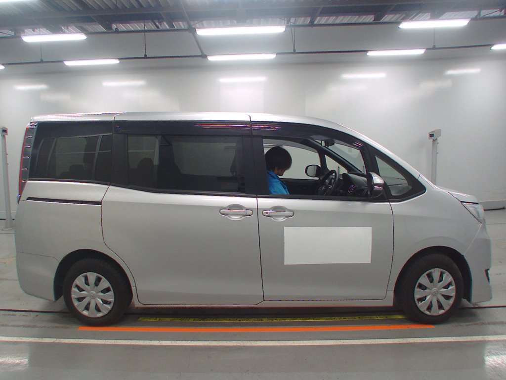 2017 Toyota Noah ZRR80G[2]