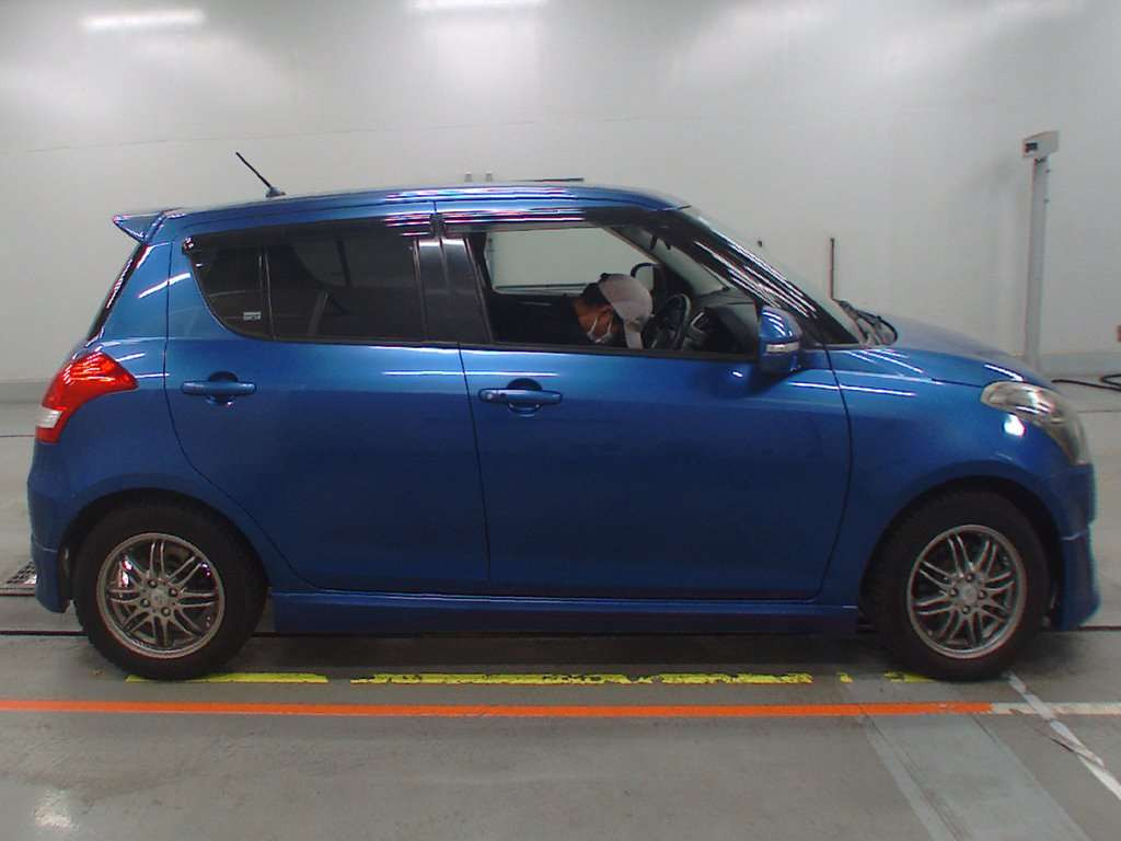 2013 Suzuki Swift ZC72S[2]