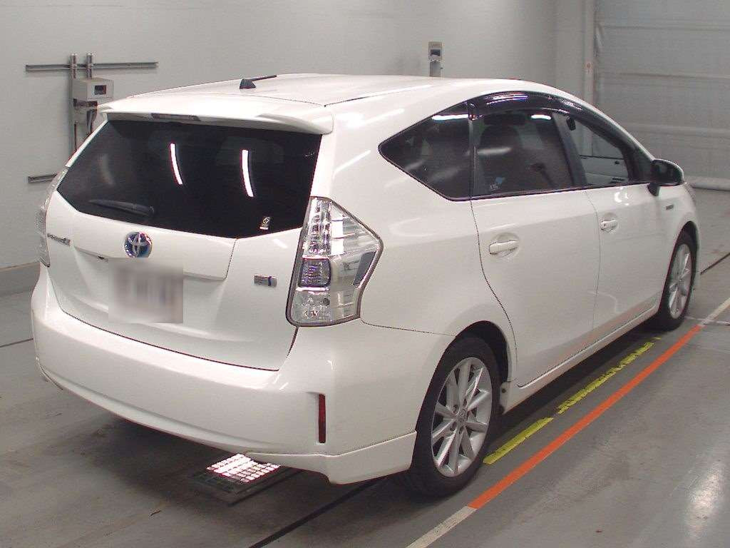 2014 Toyota Prius alpha ZVW41W[1]