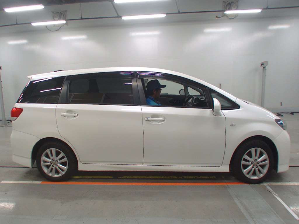 2011 Toyota Wish ZGE20W[2]