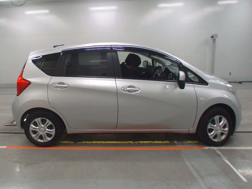 2013 Nissan Note E12[2]