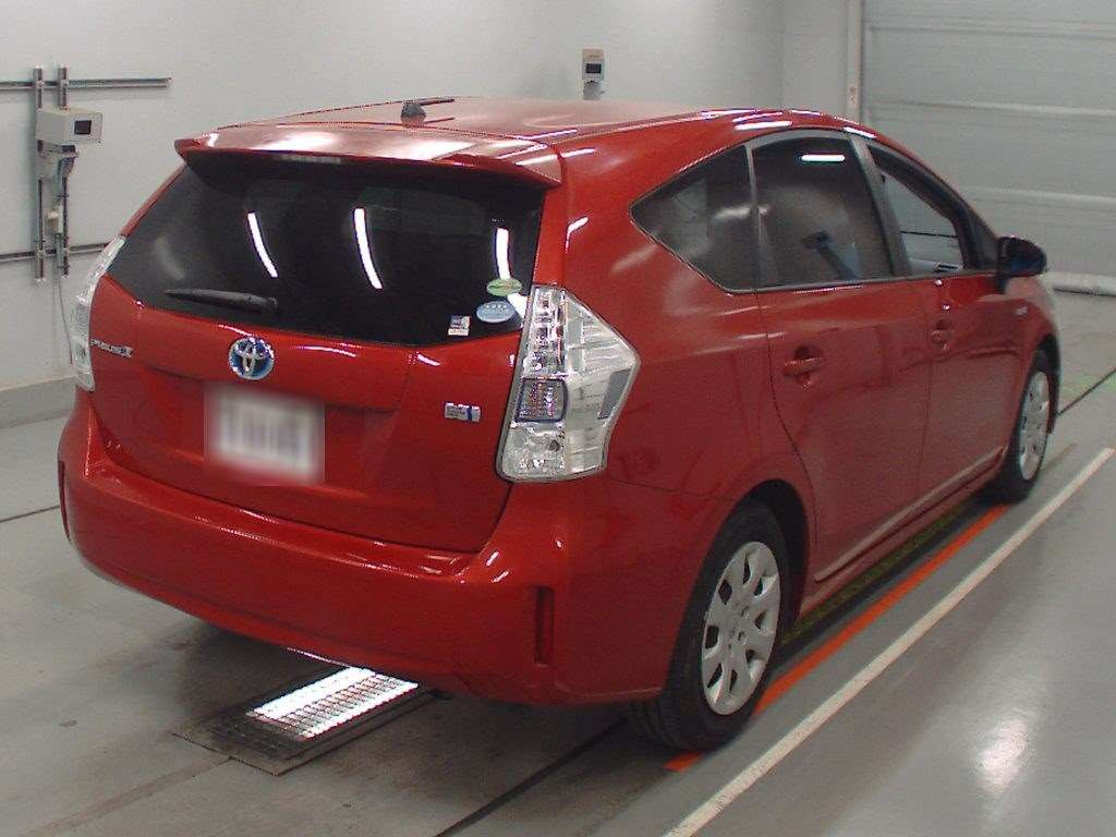 2014 Toyota Prius alpha ZVW41W[1]