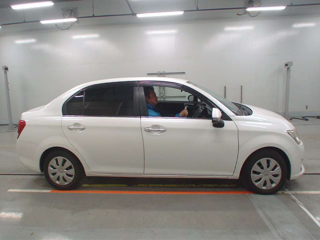 2013 Toyota Corolla Axio NZE161[2]