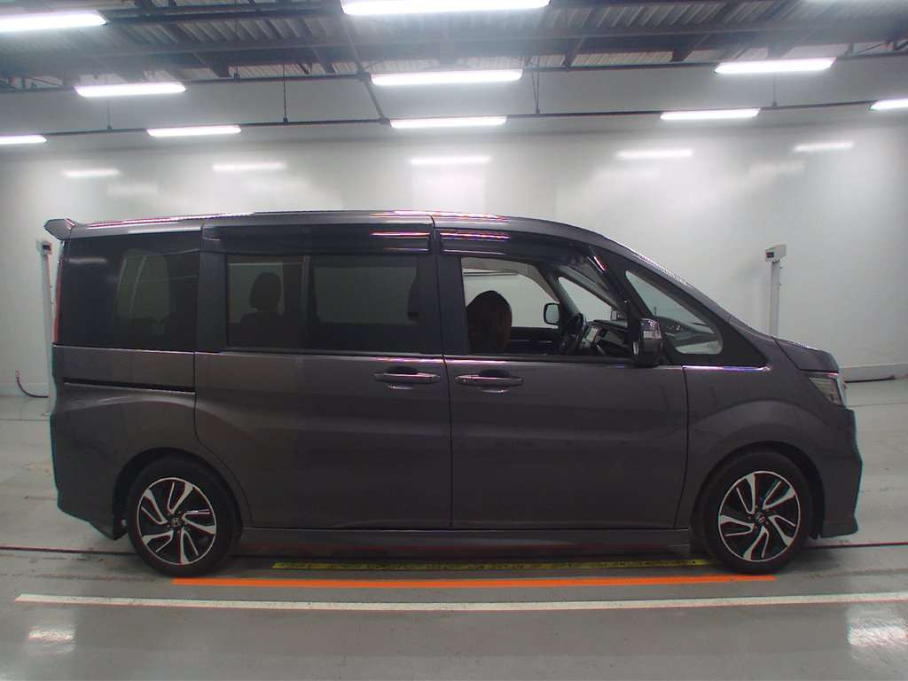 2017 Honda Step WGN Spada RP3[2]