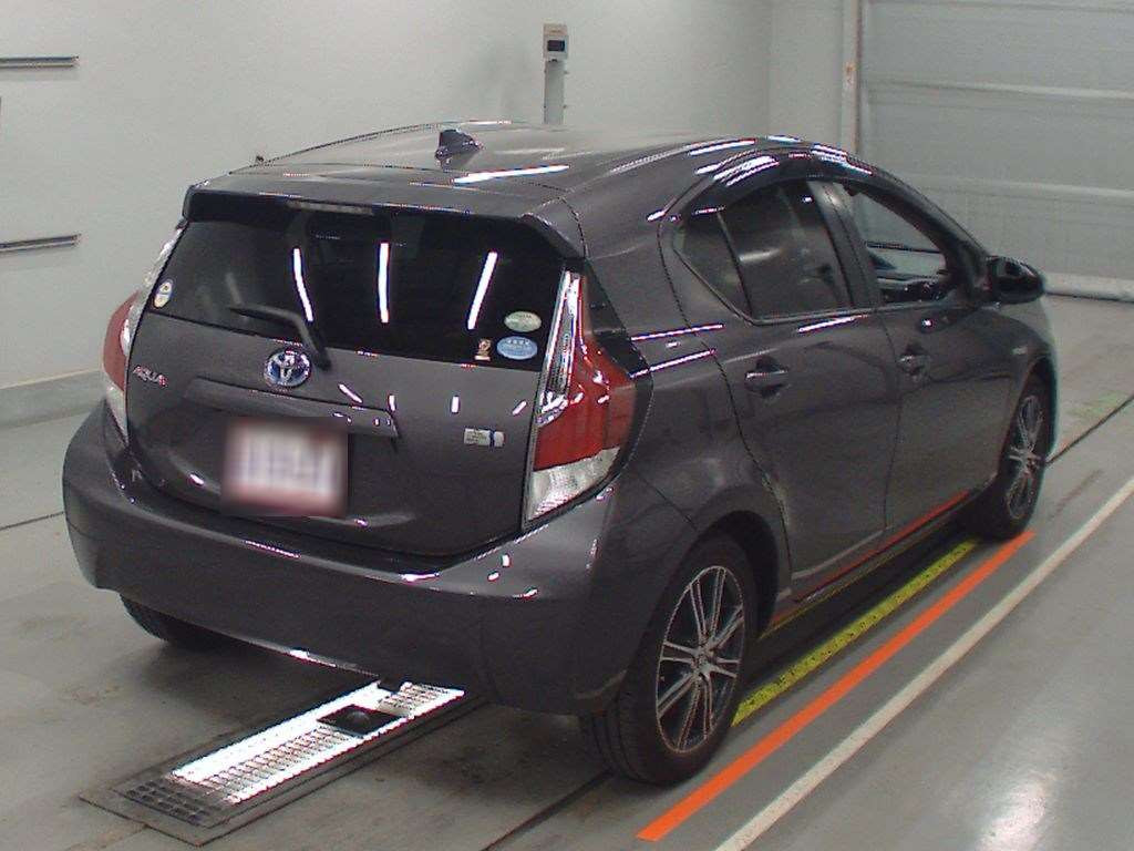 2015 Toyota Aqua NHP10[1]