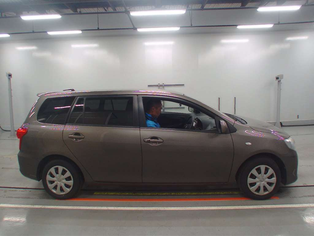 2012 Toyota Corolla Fielder NZE141G[2]