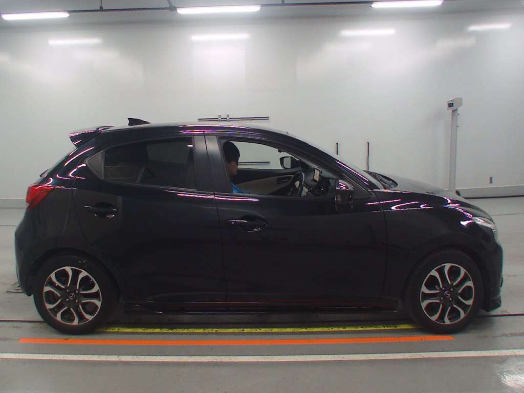 2015 Mazda Demio DJ5FS[2]