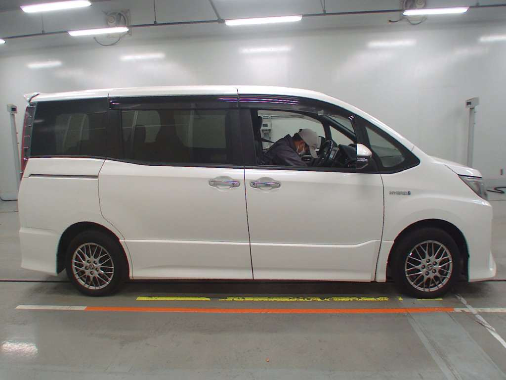 2019 Toyota Noah ZWR80W[2]