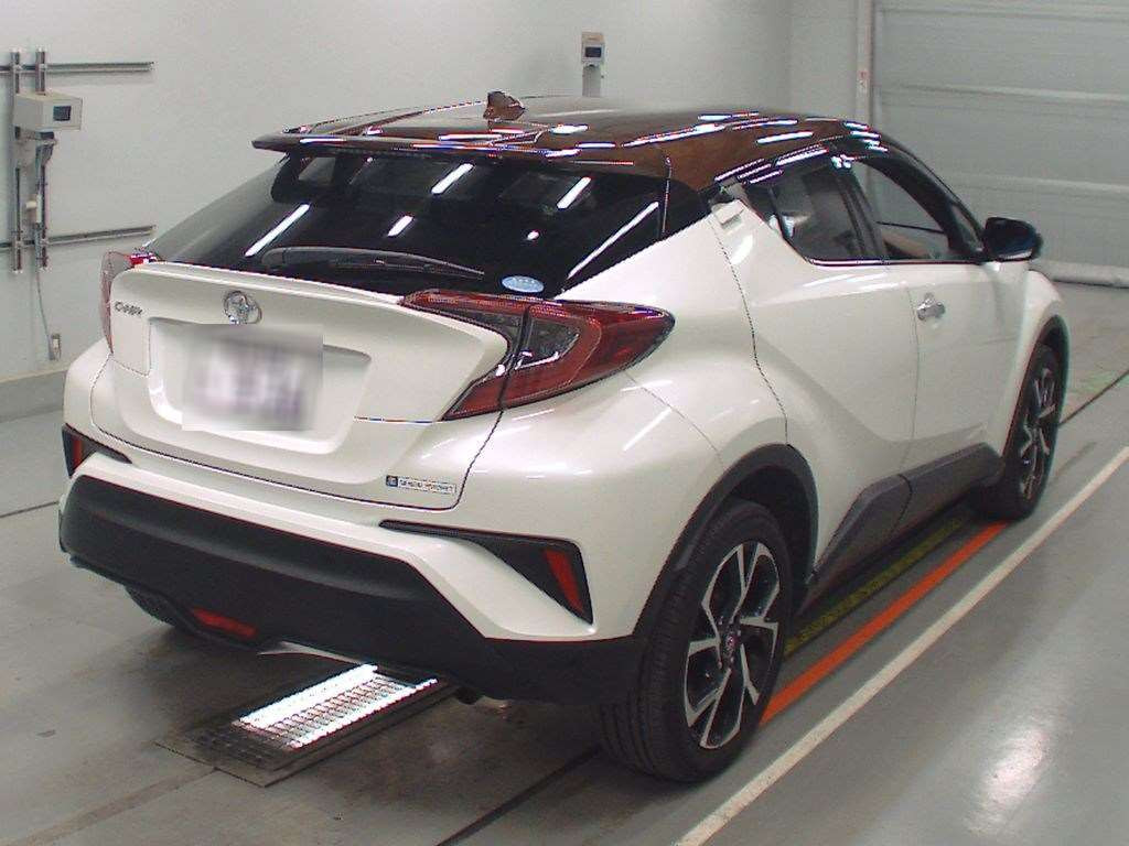 2019 Toyota C-HR NGX50[1]