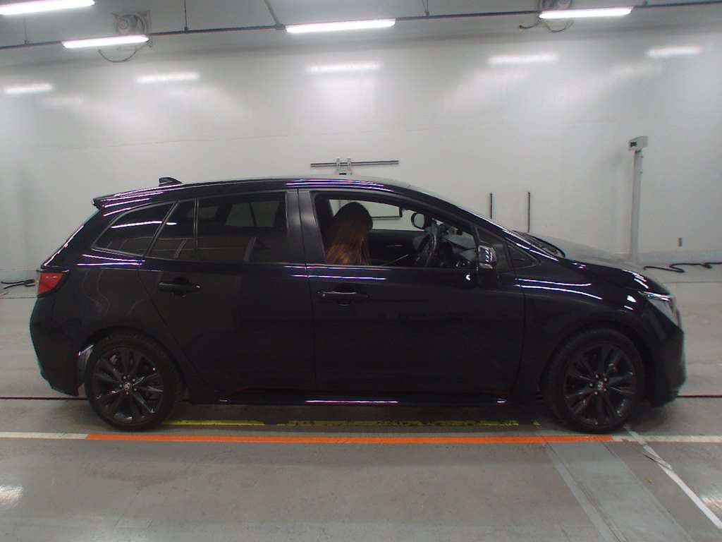 2020 Toyota Corolla Touring Wagon ZRE212W[2]