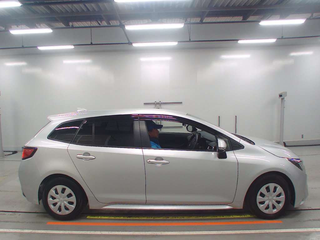 2021 Toyota Corolla Touring Wagon ZWE211W[2]