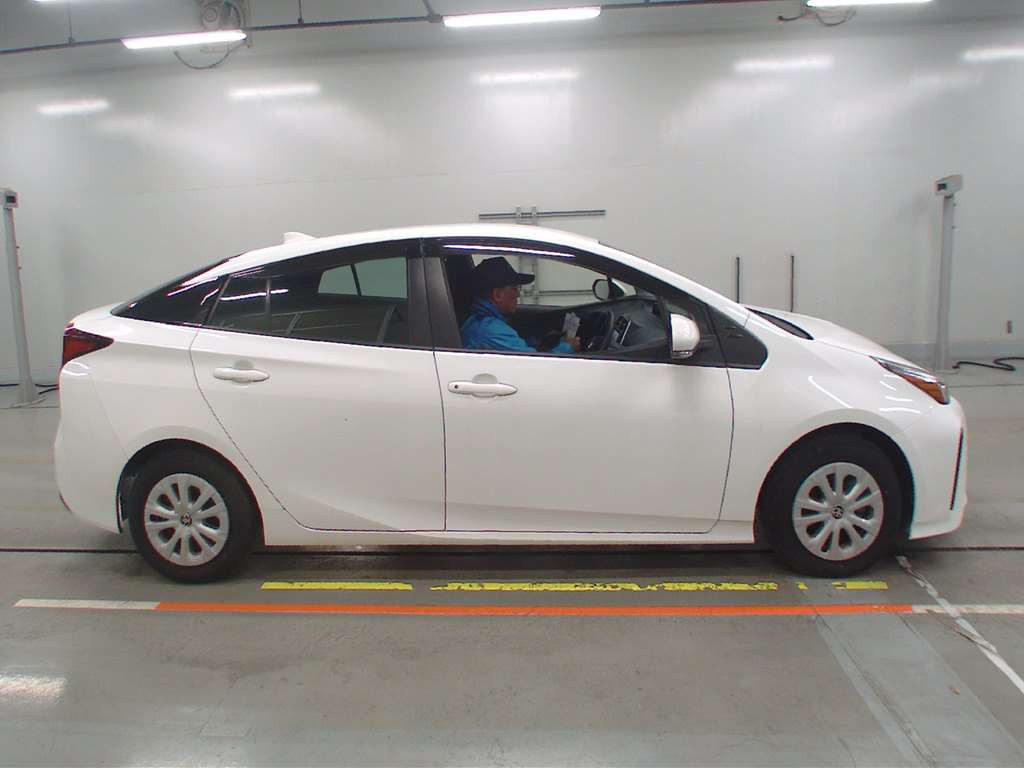 2021 Toyota Prius ZVW51[2]