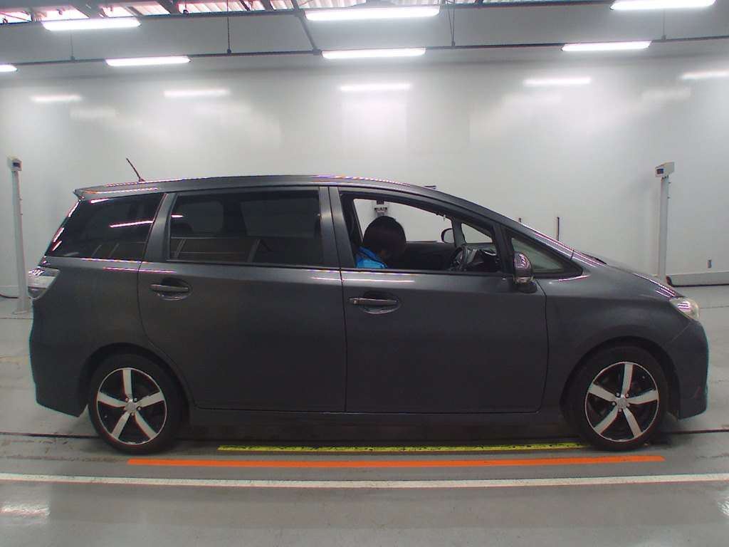 2012 Toyota Wish ZGE20G[2]