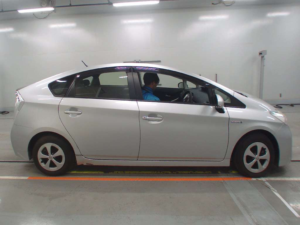 2012 Toyota Prius ZVW30[2]