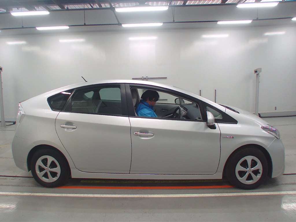 2014 Toyota Prius ZVW30[2]