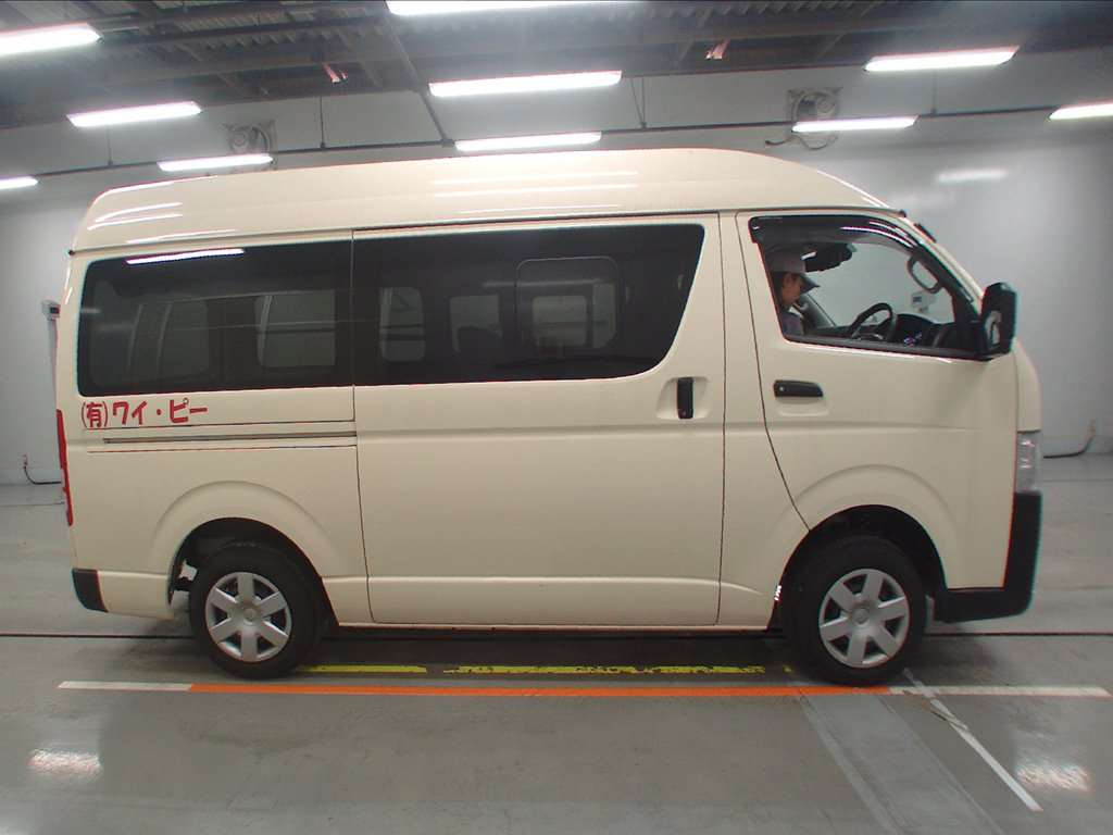 2022 Toyota Hiace Van GDH201K[2]