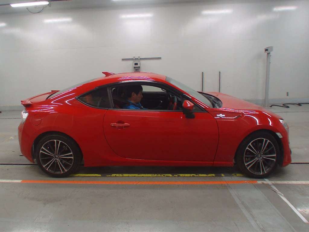 2014 Toyota 86 ZN6[2]