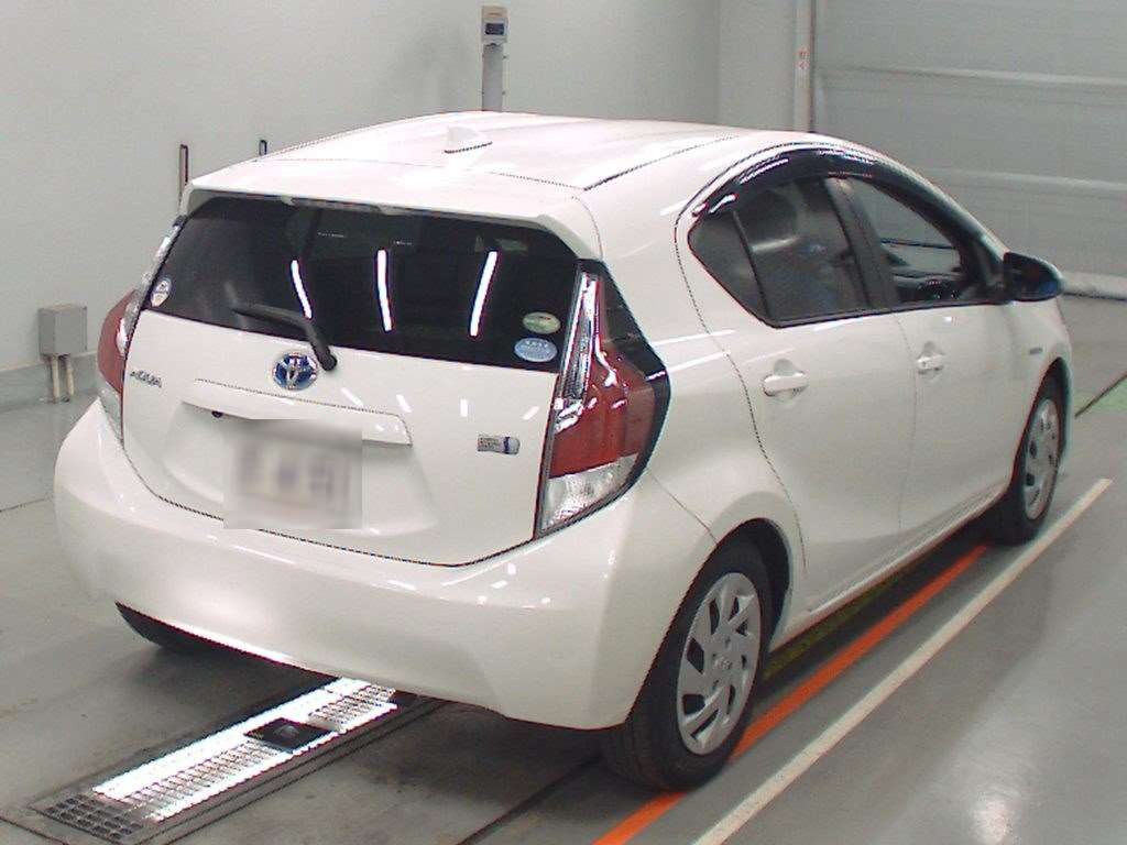 2015 Toyota Aqua NHP10[1]