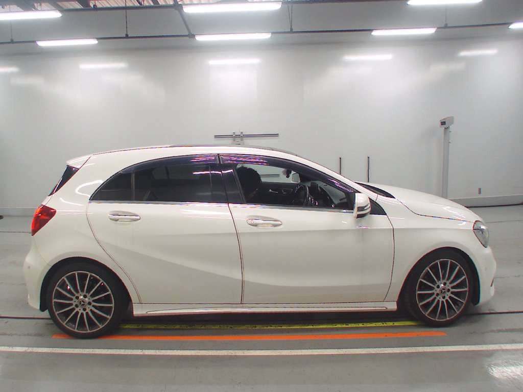 2017 Mercedes Benz A-Class 176042[2]