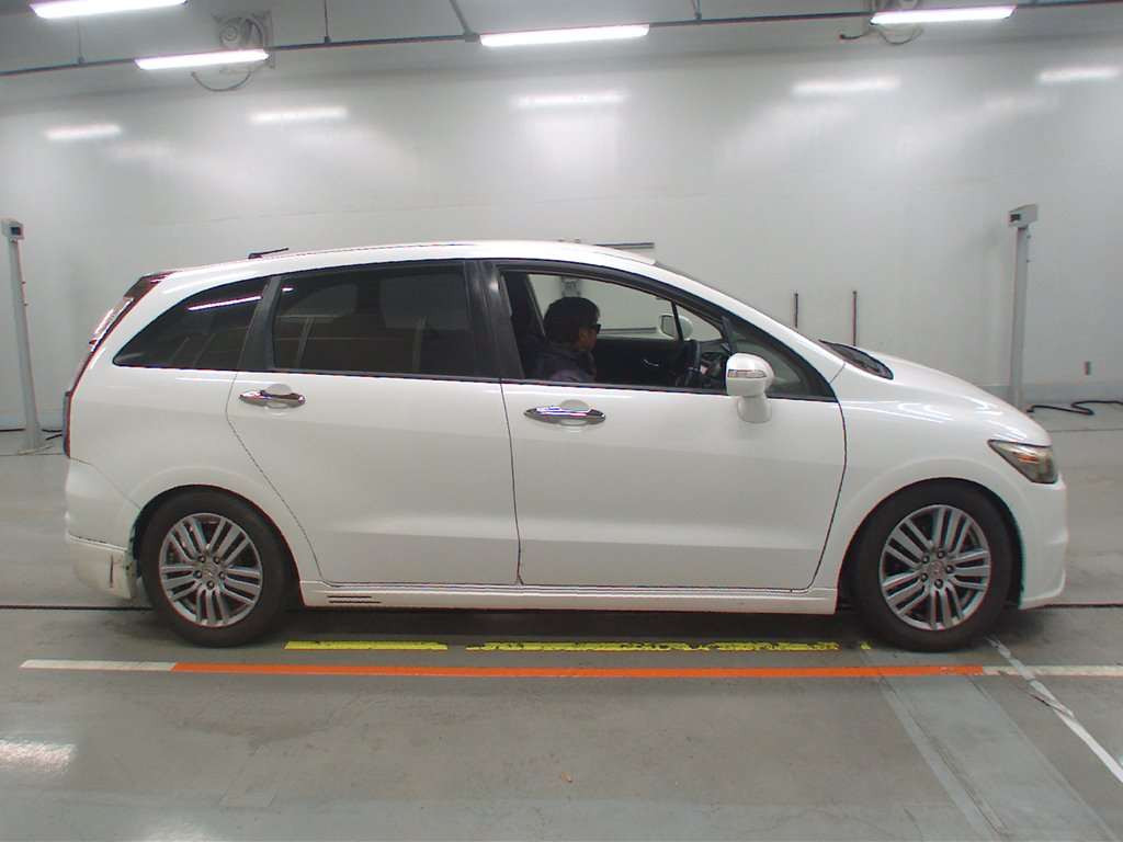 2013 Honda Stream RN6[2]