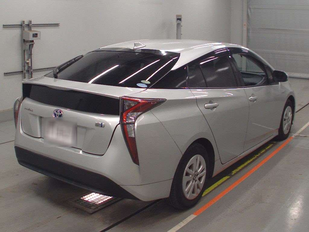 2017 Toyota Prius ZVW50[1]