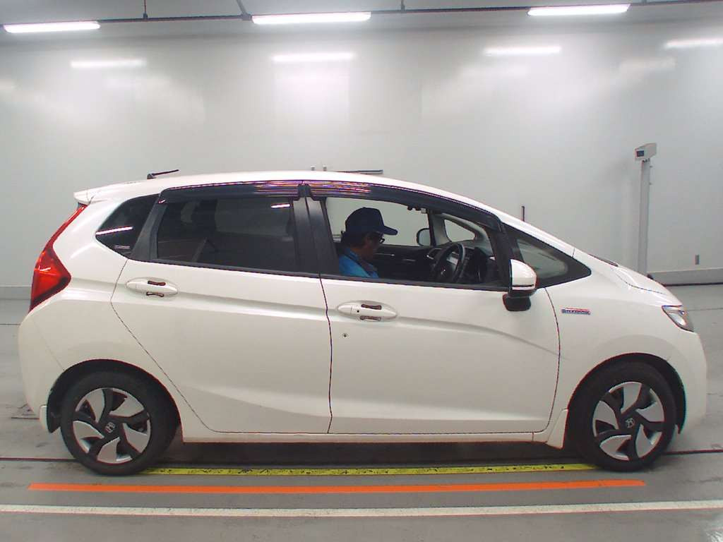 2014 Honda Fit Hybrid GP5[2]