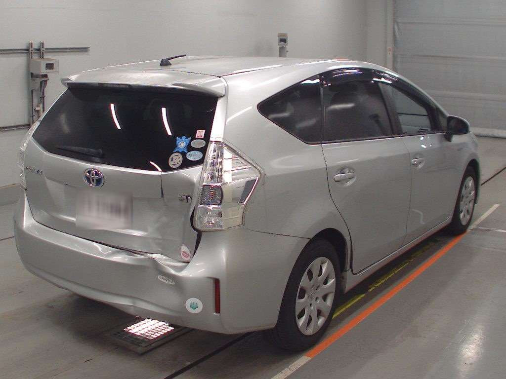 2012 Toyota Prius alpha ZVW41W[1]