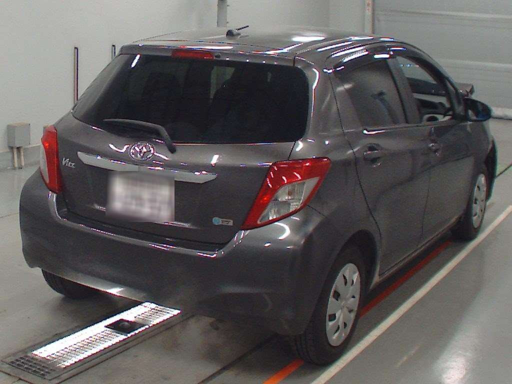 2011 Toyota Vitz NSP130[1]