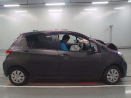 2011 Toyota Vitz