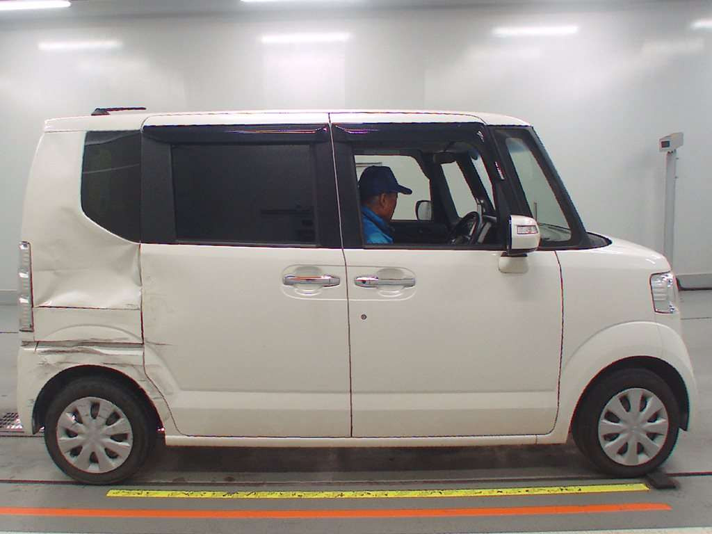 2016 Honda N-BOX JF1[2]