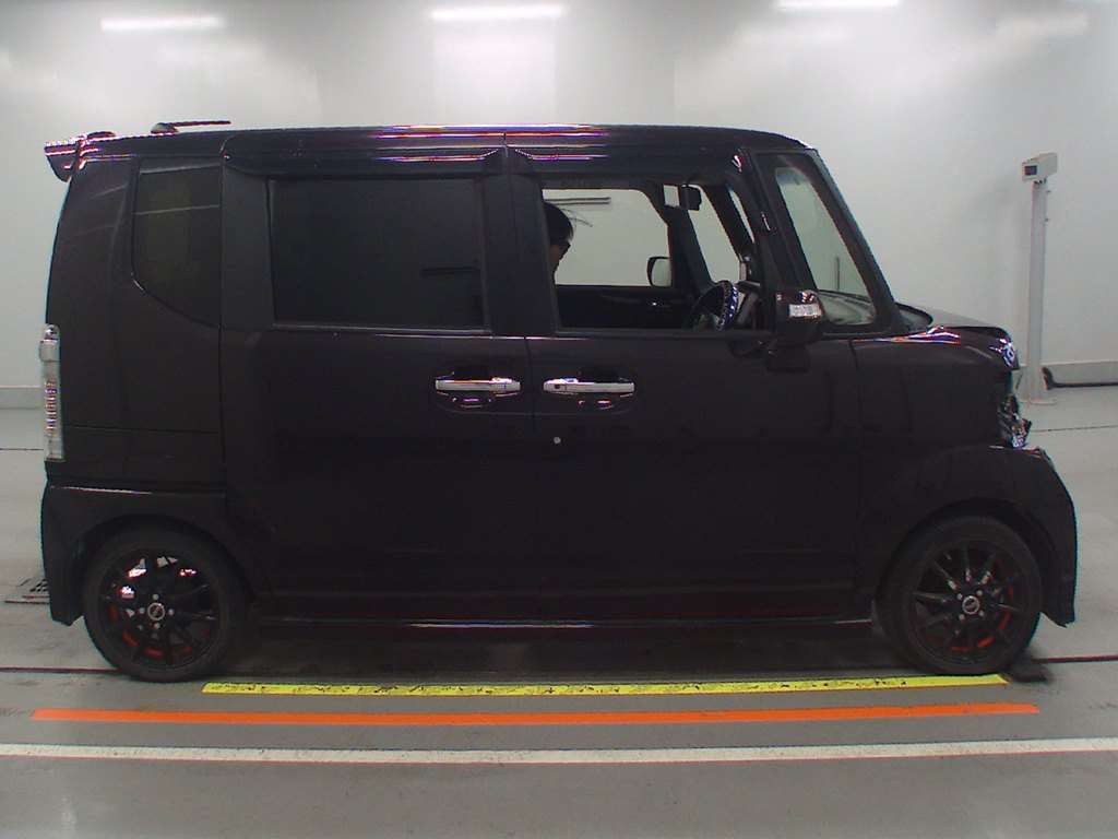 2017 Honda N-BOX CUSTOM JF1[2]