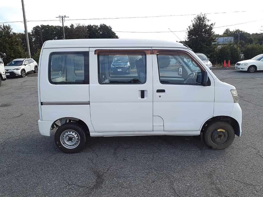 2014 Daihatsu Hijet Cargo S321V[2]