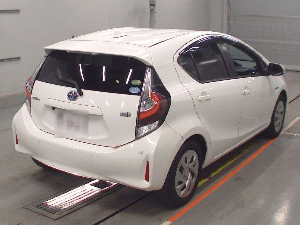 2019 Toyota Aqua NHP10[1]