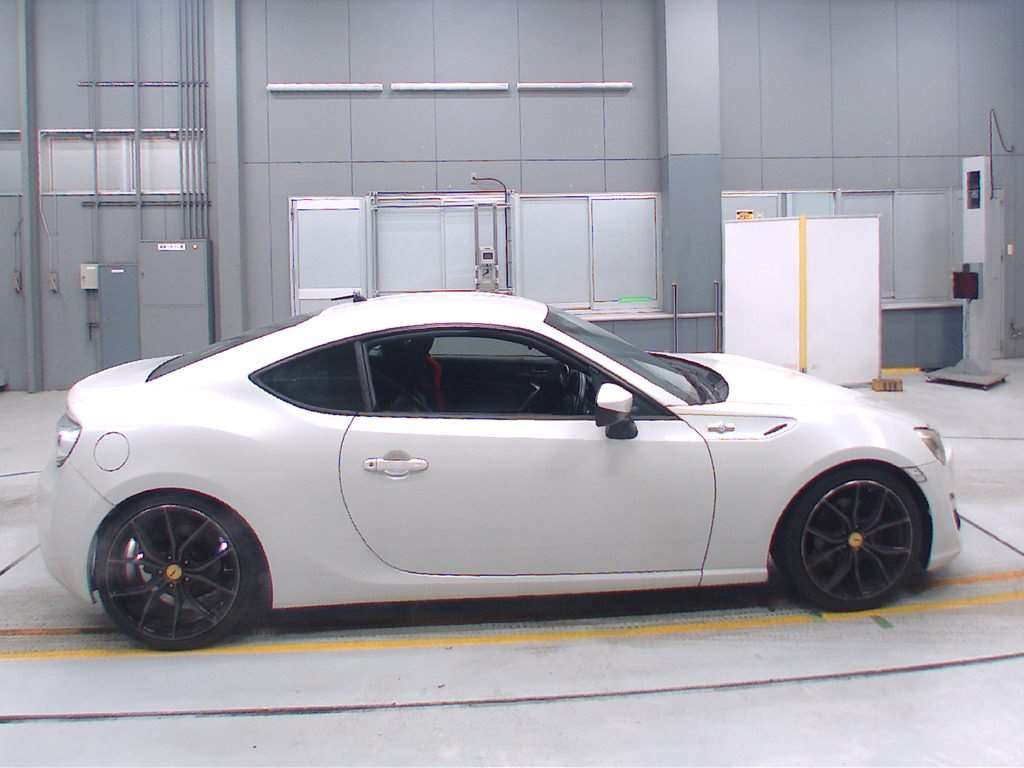 2012 Toyota 86 ZN6[2]