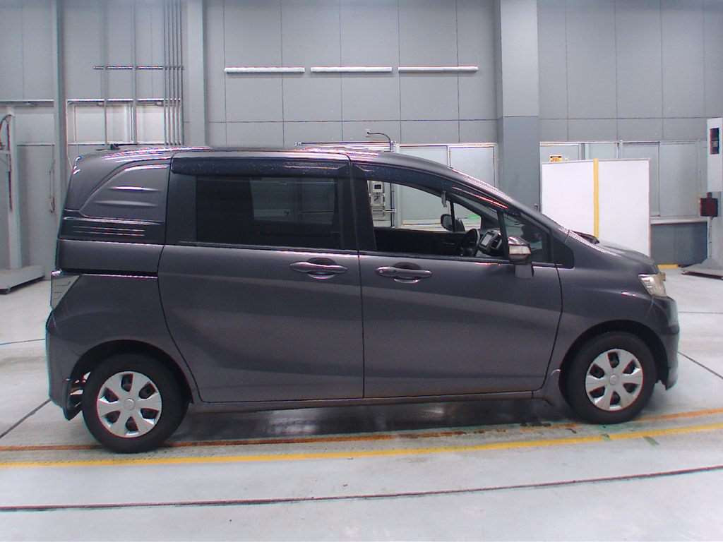 2014 Honda Freed Spike GB3[2]