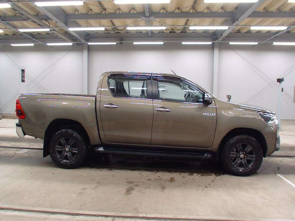 2021 Toyota Hilux GUN125[2]